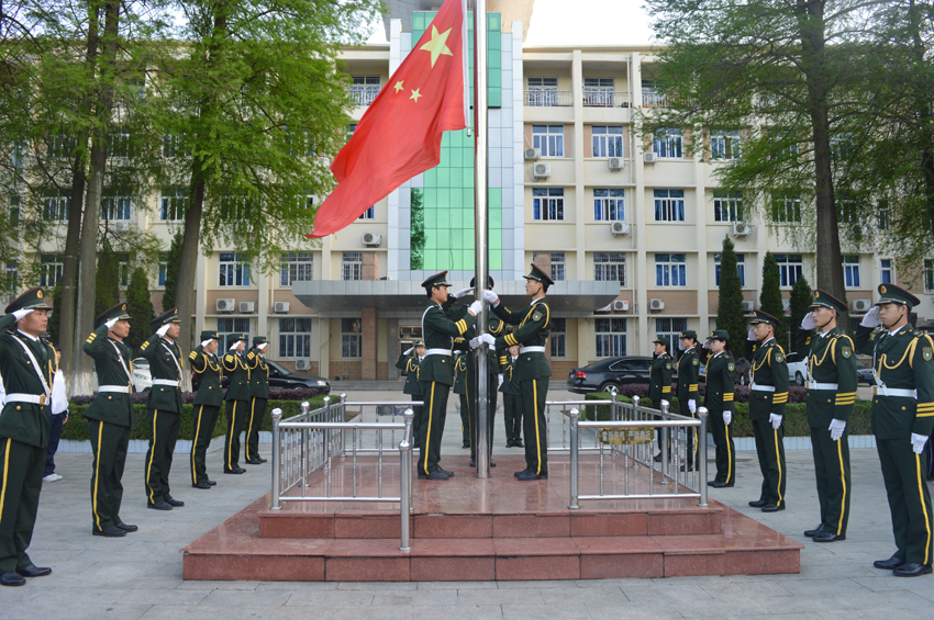 bevictor伟德2015级新生升旗仪式暨国学教育活动顺利举行