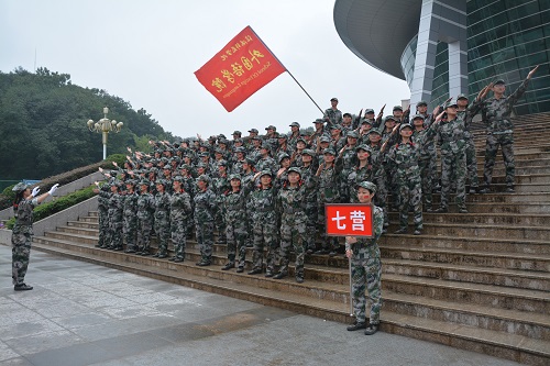 信阳师范学院2018级新生军训歌咏比赛圆满举行